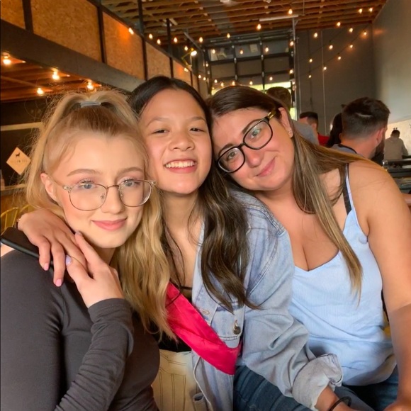 Meet your Posher, Jessica - Picture 1 of 1